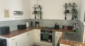Harrys Hideaway Cottage - Image 2