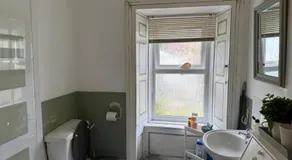 Charming Old Cottage for Share, Cosy Double Room with 2 Single Bed - Image 2