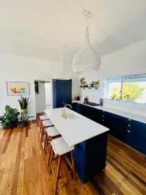 On the Beach, Seaview's, Bowen Beach House - Image 3