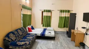 Ozzy Rooms - Image 4