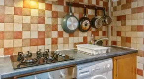 Contractors & Pets Welcome - Sleeps 1-4, less than 1 mile from M606, Ideal for Longer Stays - Image 5