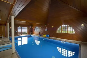 Holly Tree Hotel, Swimming Pool & Hot Tub - Image 5