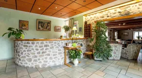 Hôtel Logis La Crèche La Chomette - Image 2
