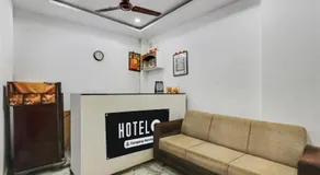 Hotel O Chowrasta Near Congress Bhavan - Image 3