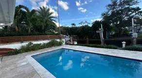Waterfront Luxury 3BD Home With Pool & hot tub - Image 2