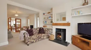 Stunning Home Parking 5 Mins from City Centre - Image 3