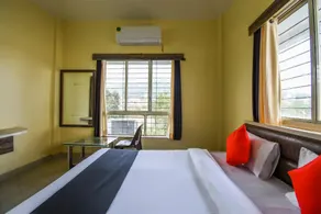 Hotel O by OYO Dwarka Lodge - Image 4