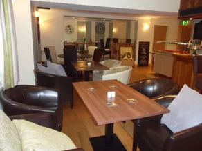 London Inn - Image 2