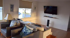 Amberlee House - bring your own linen - Image 2