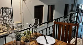 Orfeas Luxury Rooms & Studio - Image 2