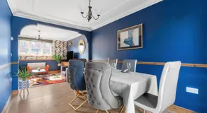 Detached House in Ashford with Free Parking and Hot Tub - Sleeps 10 - Image 2