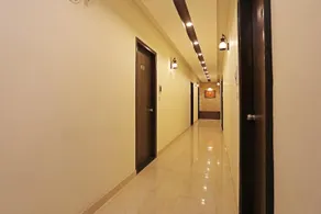 OYO 28017 Hotel Olive - Image 5