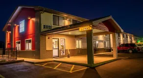 Hilltop Inn & Suites - Image 5