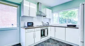 Comfy Bungalow Virginia Water - Near Golf Club - Image 3