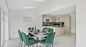 Tipton 3 Bedroom House Garden Sleeps 7 - JRR Stays - Image 2