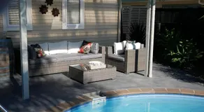 The Pool House Bed & Breakfast - Napier with a Fully Equipped Kitchenette & BBQ - Image 5