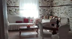 Ξυλοπετρα / Wood & stone house - Image 2