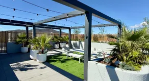 Luxury Sky-High Apartment, Panoramic Views, Walk to Dining & Light Rail, FREE PARKING - Image 4