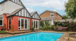 Colchester Sunny Apartment with Pool and EV Car Point - Image 2