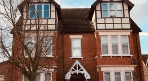 Luxurious 2 Bed Apartment - Image 2