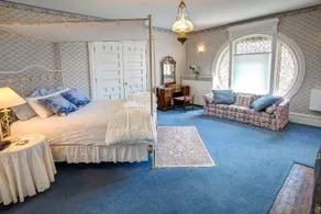 M & M Victorian Inn - Image 2