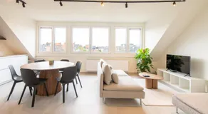 Cozy Seaside Apartment - Image 2