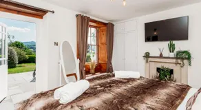 Stunning Large 4 Bed Country House with Hot tub - Pass the Keys - Image 2