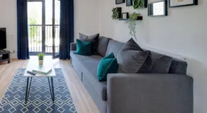 Stevenage Luxury 1Bed Apartment - Sleeps 4-WIFI-Free Parking- By JM Short Lets & Serviced Accommodation - Image 2