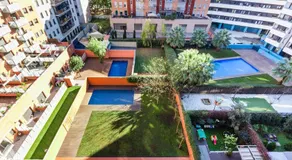 Quiet modern 2 bed apartment with Balcony, Pool and Free Parking - Image 5