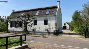 Beautiful renovated Farmhouse - Image 5