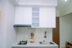 Comfort 1BR with Minimalist Design at Podomoro Golf View Apartment By Travelio - Image 3