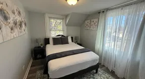 Modern 4BD 2BA Home Near Downtown Metra - Image 5
