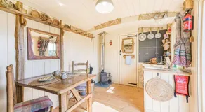 Littlestock Shepherds Hut - Image 5