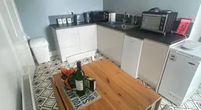 Bay View Apartment - Image 4