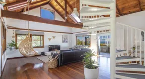 The Point Ultimate Beach House - Image 4