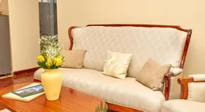 Pinetree Gardens Residence - Image 3