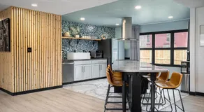 Modern 3 BR home w hot tub movie room dog park - Image 3