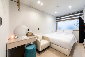 lazy tiger hotel - Image 3