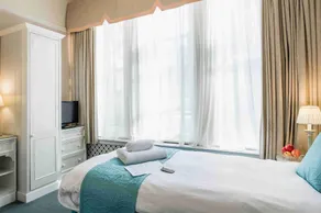 St Margaret's Hotel - Image 2