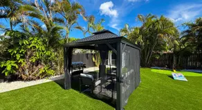 The LuxeLanding MIA- Swimming pool, Oasis Lounge, Mini Golf, BBQ and Hibachi Grill , and Outdoor Games - Image 5
