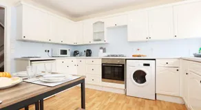 Redland Park By N And N Stays Ltd, 3 Bedroom House Perfect For Contractors & Workers, Close to local amenities and work sites in Bath, Free Parking - Image 4