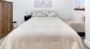 Spacious 2BR Apt • Free Parking • Baden - Image 2
