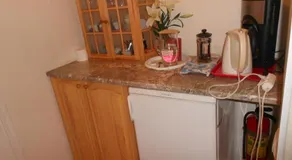 Poska Villa Guesthouse - Image 5