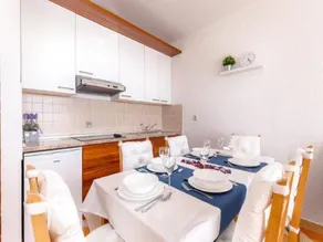 Tasteful holiday home in Grizane with hot tub - Image 3