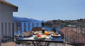 Trizonia Mare Suites - Image 4