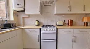 Large, quiet garden flat near Torquay beach - Image 3