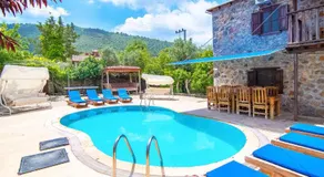 Merkezi Konumda Özel Havuzlu Taş Villa - Image 5
