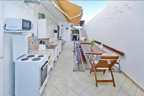 Luka's Lodge Guesthouse & Hostel - Image 2