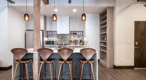 Urban Modern Living PERFECT for long term stays - Image 3