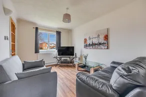 Immaculate Two Bedroom House with Parking - Image 2